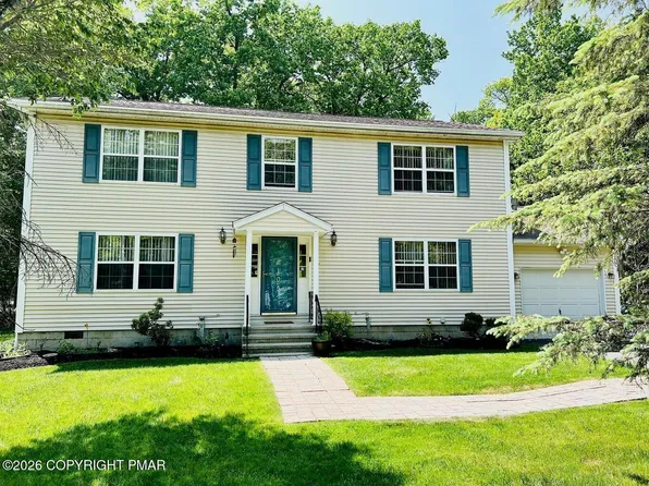 2105 Larkspur Ln, Tobyhanna, PA 18466