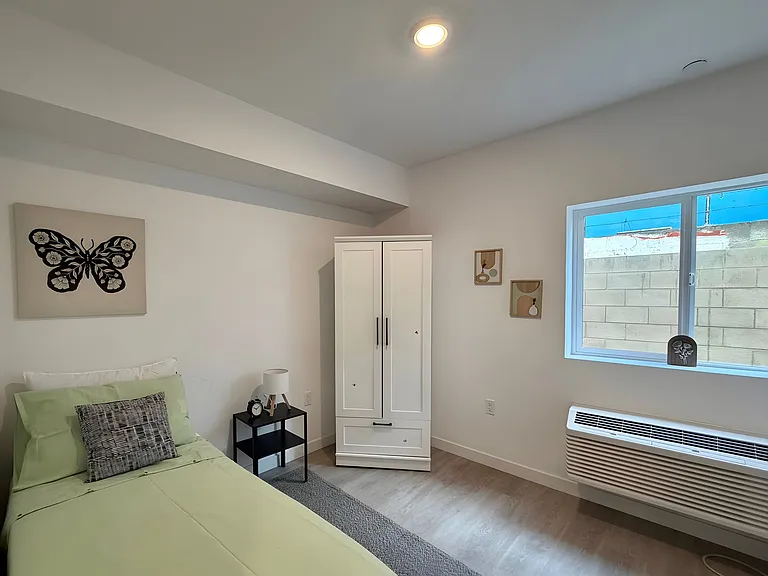 10705-09 Avalon Blvd. — Photo 9