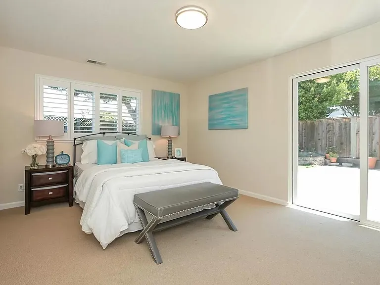 1127 Blythe St — Photo 16