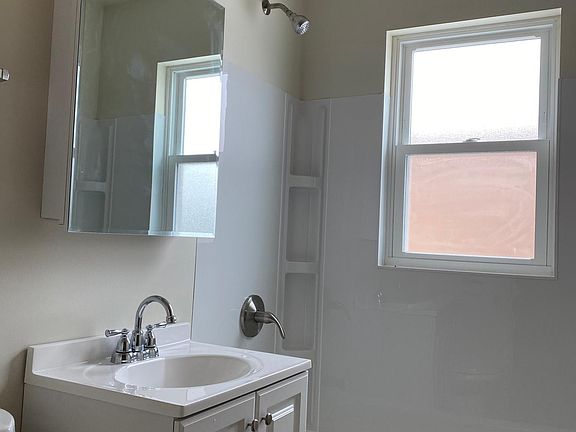 3rd image of 834 Bellwood Ave #2S
