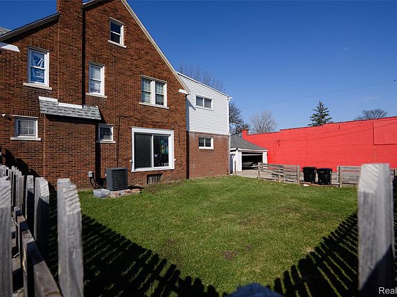 5th image of 15304 Rutherford St