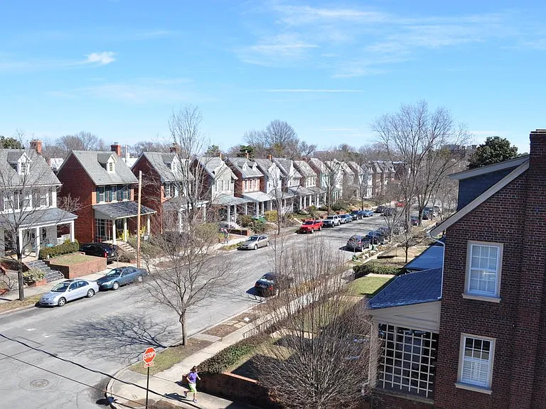 3301 Kensington Ave — Photo 2