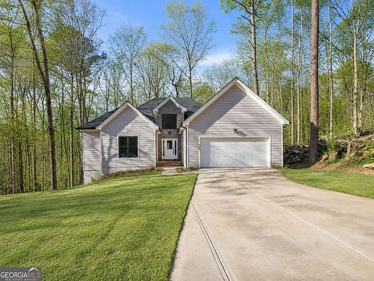360 Ansley Dr — Photo 1
