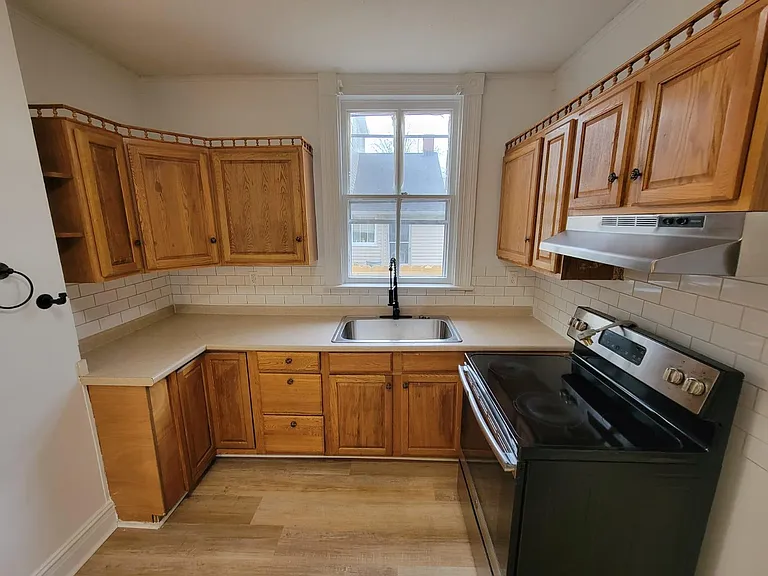 215 W Main St — Photo 19