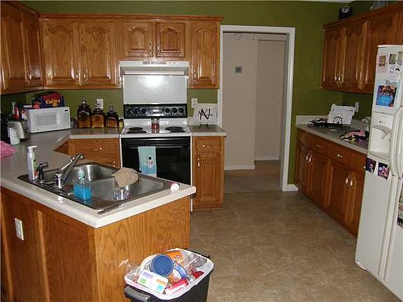 4th image of 82 Lindsey Marie Ln