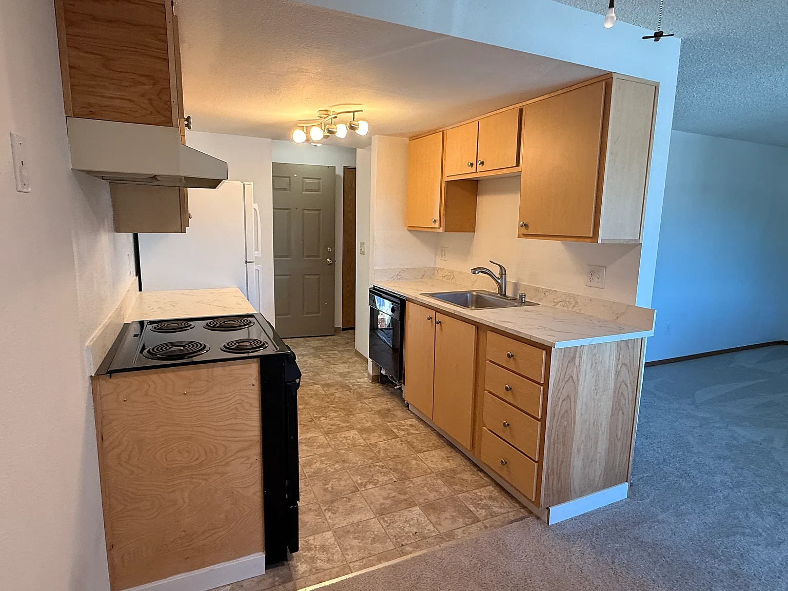 2 bed, 900 sqft, $1,750 — Photo 1