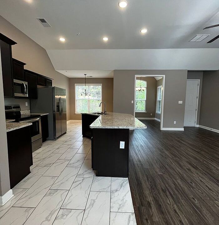 2nd image of 8894 Glen Cir