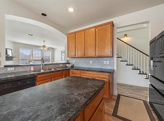 5th image of 1011 Grand Teton Dr