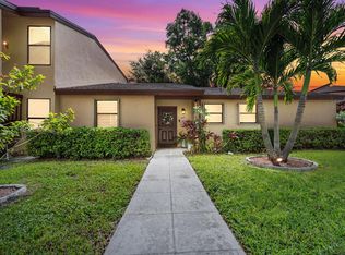 908 Lakeview Cir, Royal Palm Beach, FL 33411