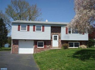 245 Stonehaven Dr, Red Hill, PA 18076