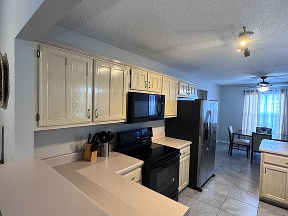 3rd image of 6996 Beringer Dr S