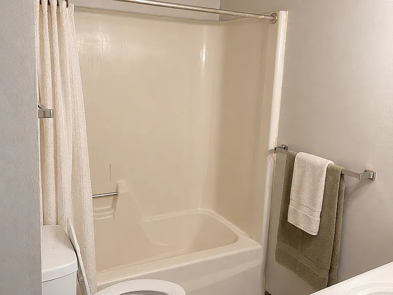 Belmont Park Apartments — Photo 14