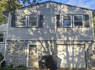 5918 N 69th St, Omaha, NE 68104