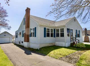 90 Chalker Beach Rd, Old Saybrook, CT 06475