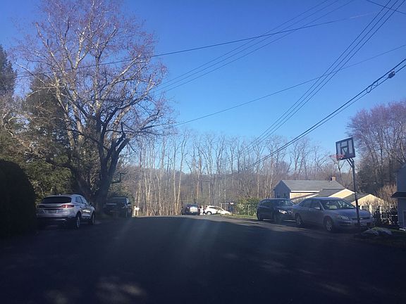 3rd image of 108 Castle Ct