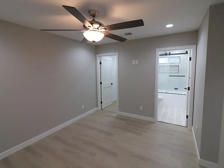 205 W Nubia St #A — Photo 10
