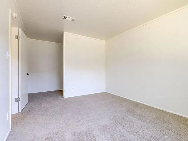 Delta View Apartments — Photo 12
