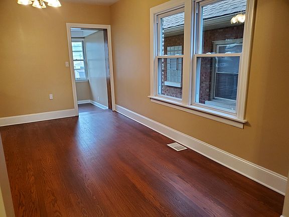 5th image of 1005 Broadway Ave