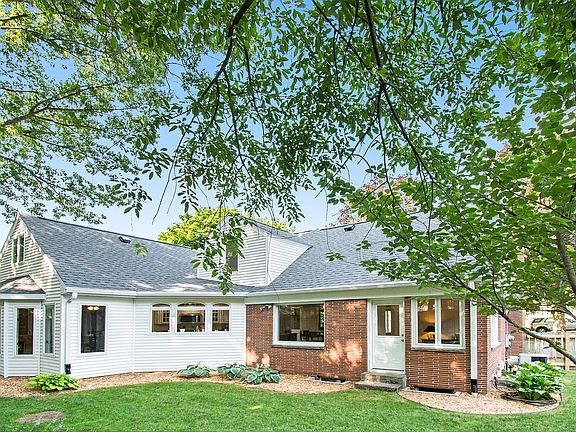 4th image of 4033 E Hillandale Dr