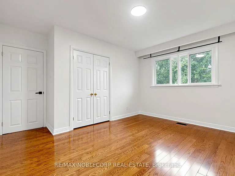 8 Summerfield Cres — Photo 21