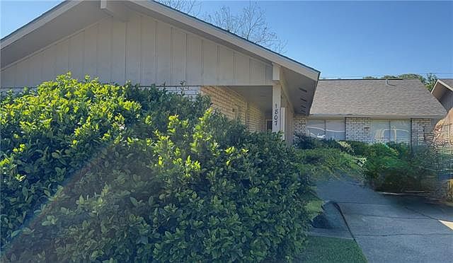 1st image of 1809 Fairway Dr