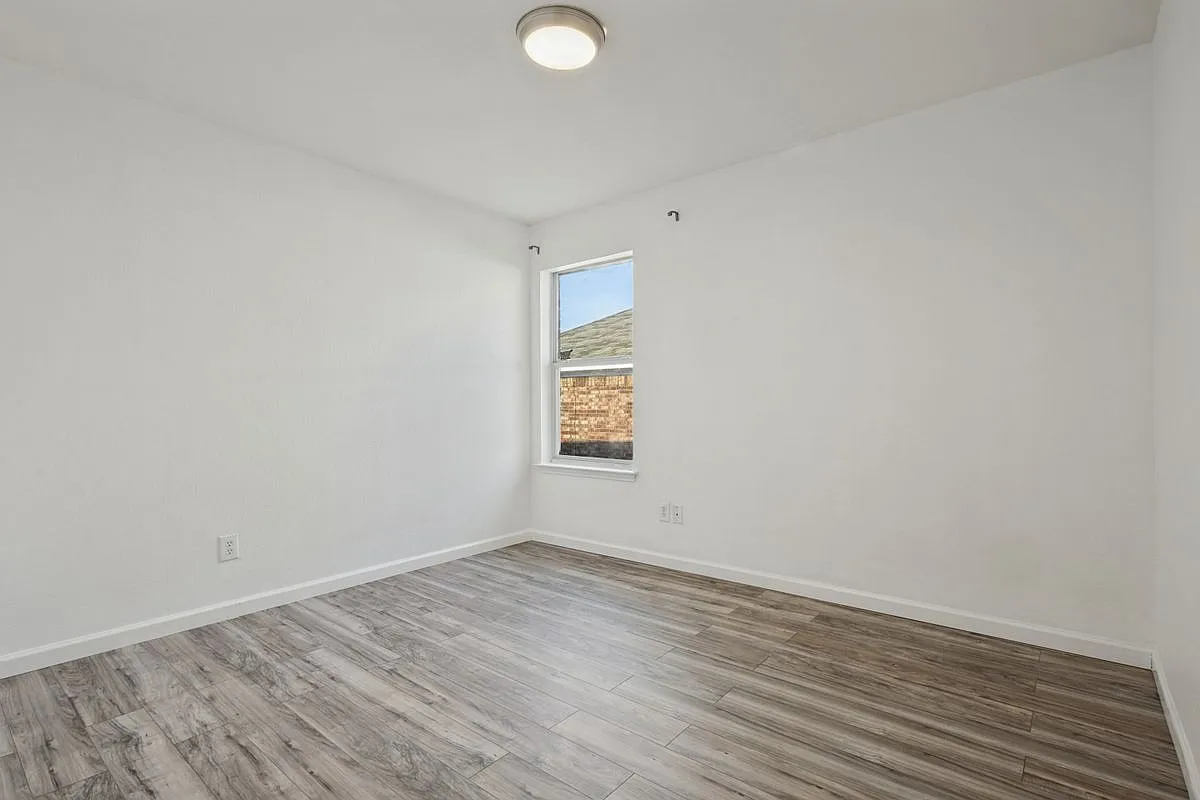 3 bed, 2.0 bath, 1648 sqft, $2,050 — Photo 4