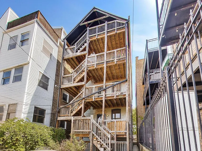 2132 N Oakley Ave #3 — Photo 2