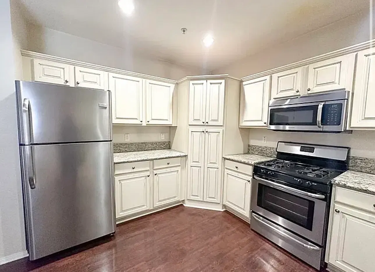 2 bed, 1100 sqft, $2,695 — Photo 4