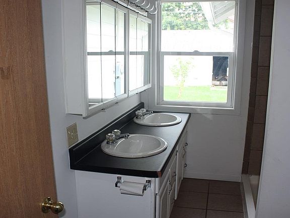 4th image of 1324 W Washington St
