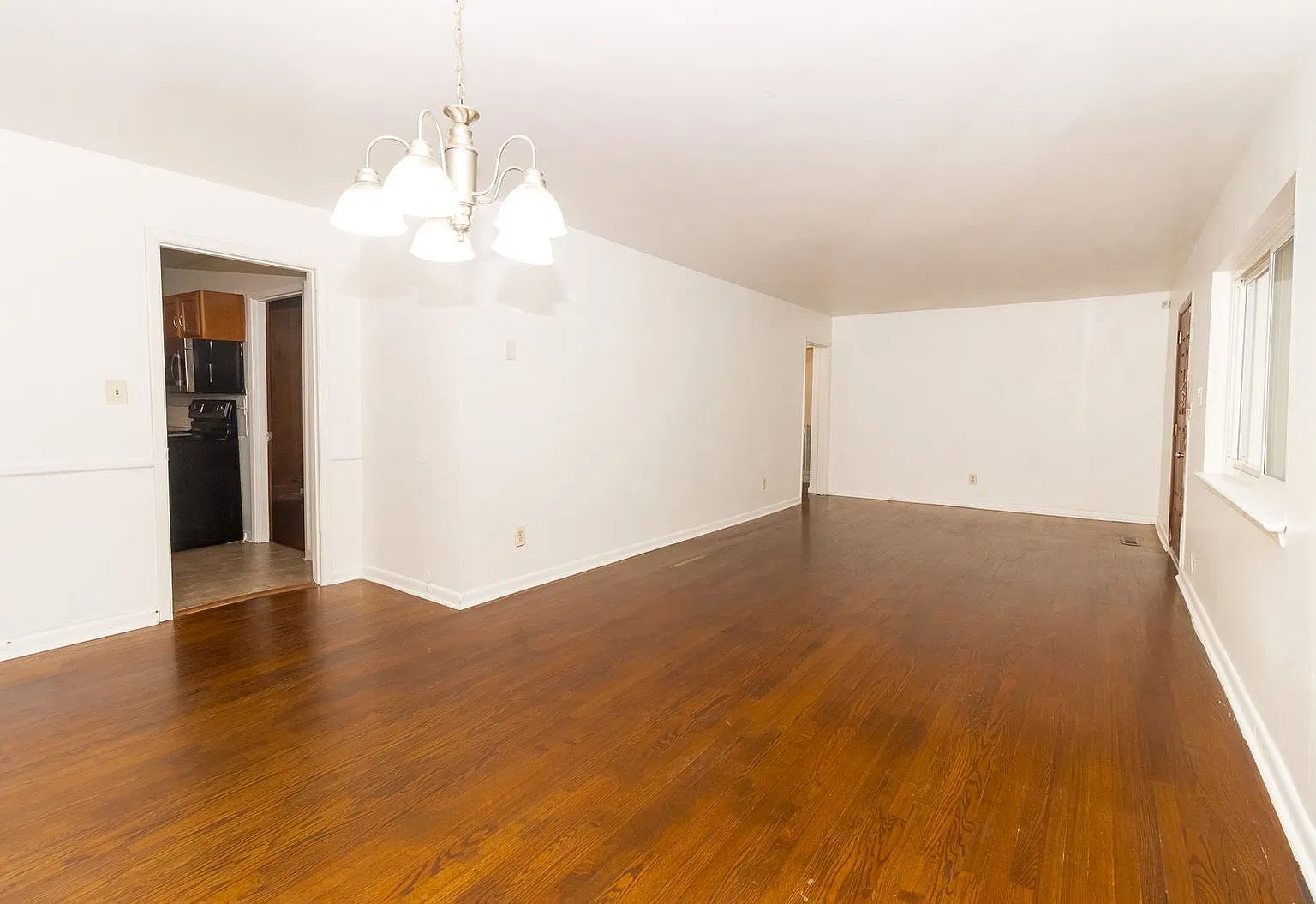 3 bed, 1.5 bath, 1456 sqft, $1,450 — Photo 3