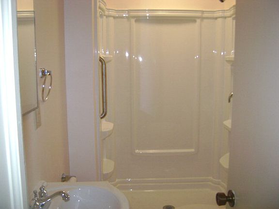 4th image of 514 Urquhart Dr