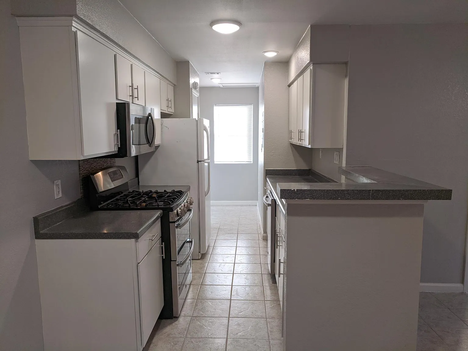 3 bed, $1,650 — Photo 2