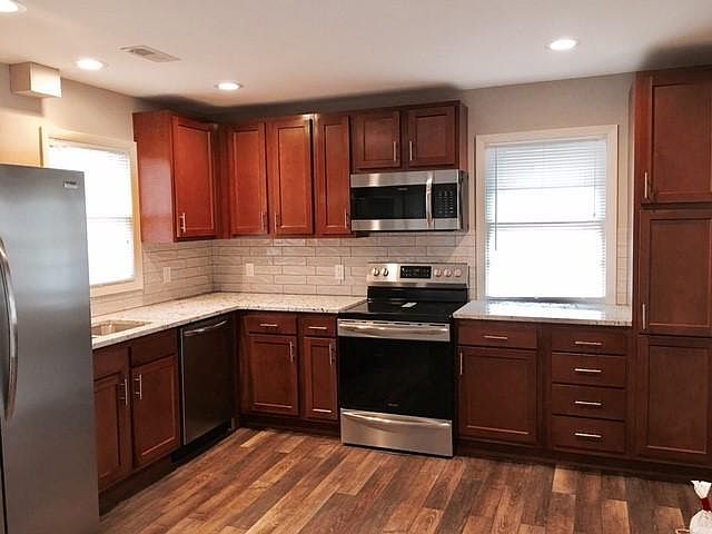 Brand new kitchen cabinets, appliances, granite and backspla