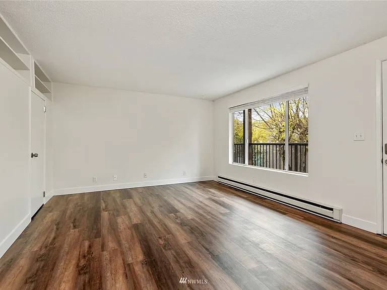 Stroud Apartments — Photo 11