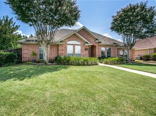 405 Montreal Dr, Hurst, TX 76054