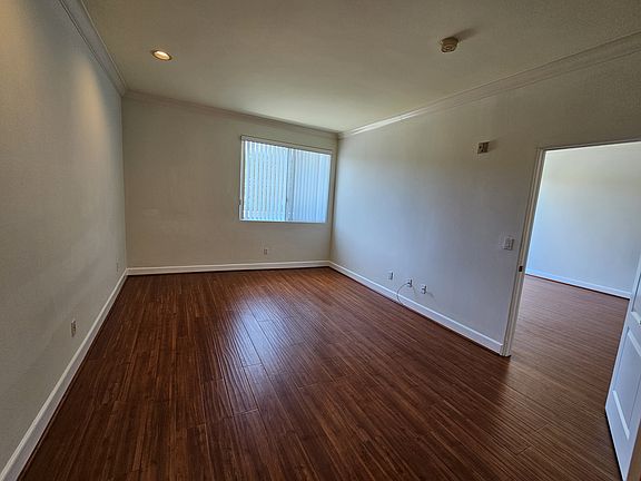 4th image of 390 S Sepulveda Blvd APT 103