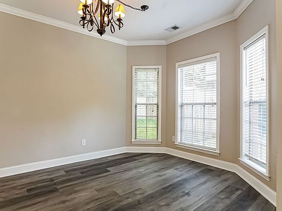 3rd image of 436 Highland Cove Dr