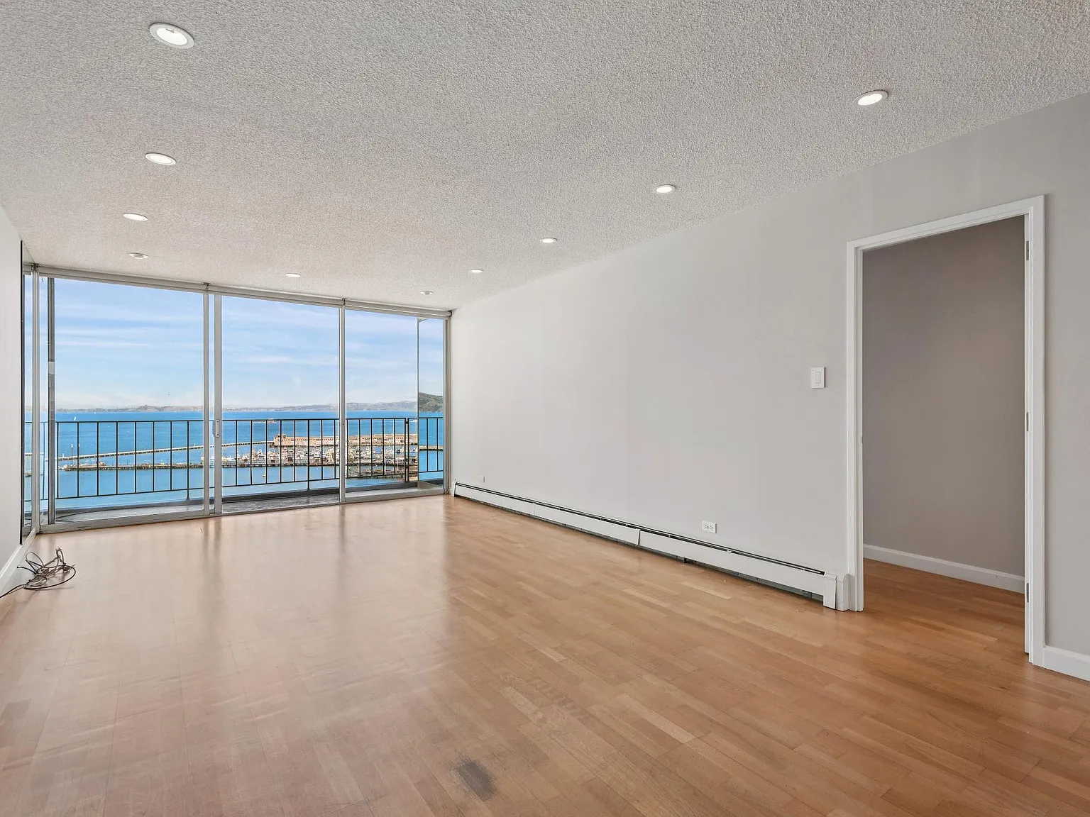 2 bed, 1000 sqft, $8,690 — Photo 3