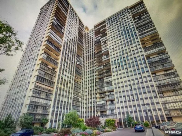 300 Winston Dr APT 207, Cliffside Park, NJ 07010