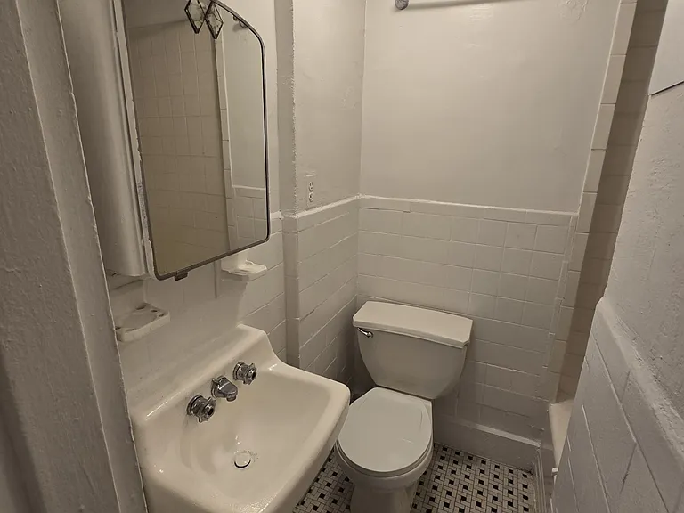 454 W 45th St #3RE — Photo 7