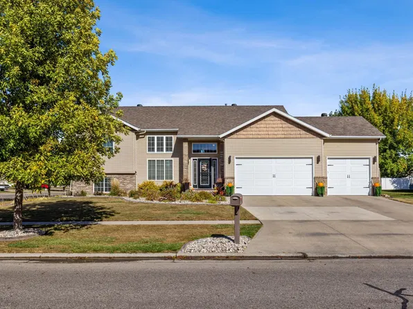 112 Edgewater Dr, West Fargo, ND 58078