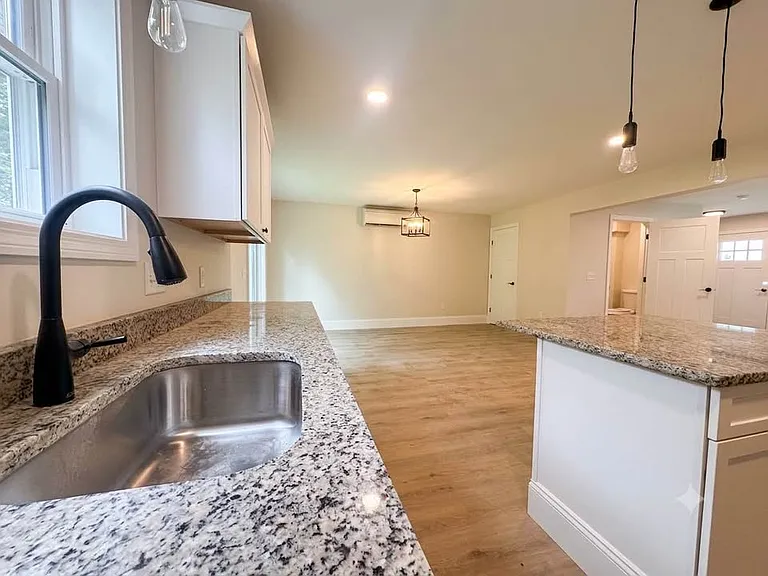 546 Main St — Photo 11