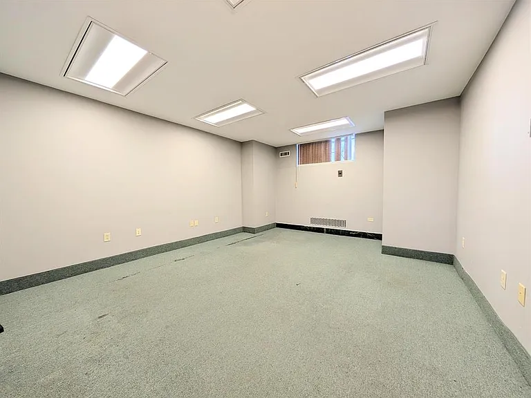 1071 E Main St #1 — Photo 18
