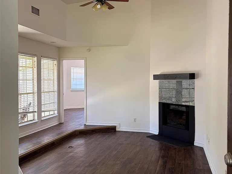 1404 Andra Ln — Photo 4