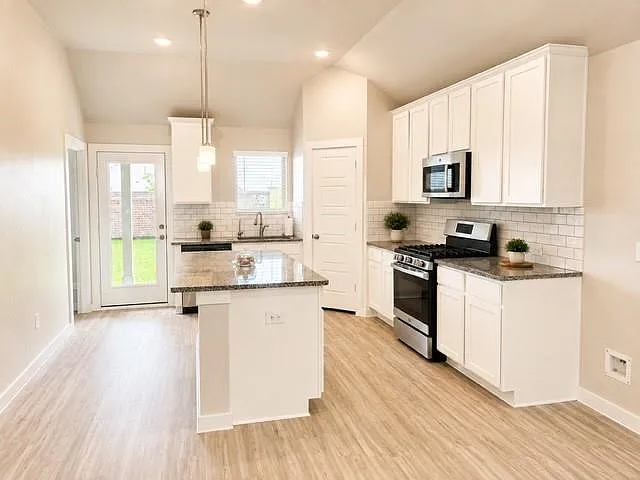 8150 Royal Breeze Dr — Photo 2