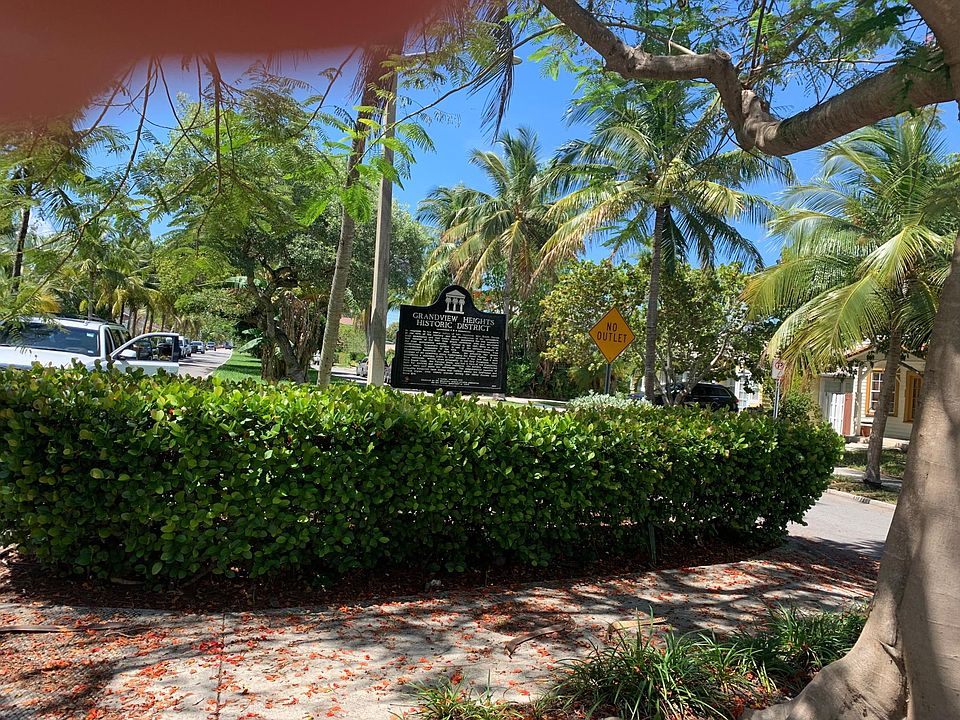 Grandview Heights, lovely historic district walking distance to downtown, beach, restaurants.