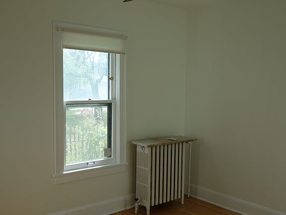 5th image of 2606 Quincy St NE