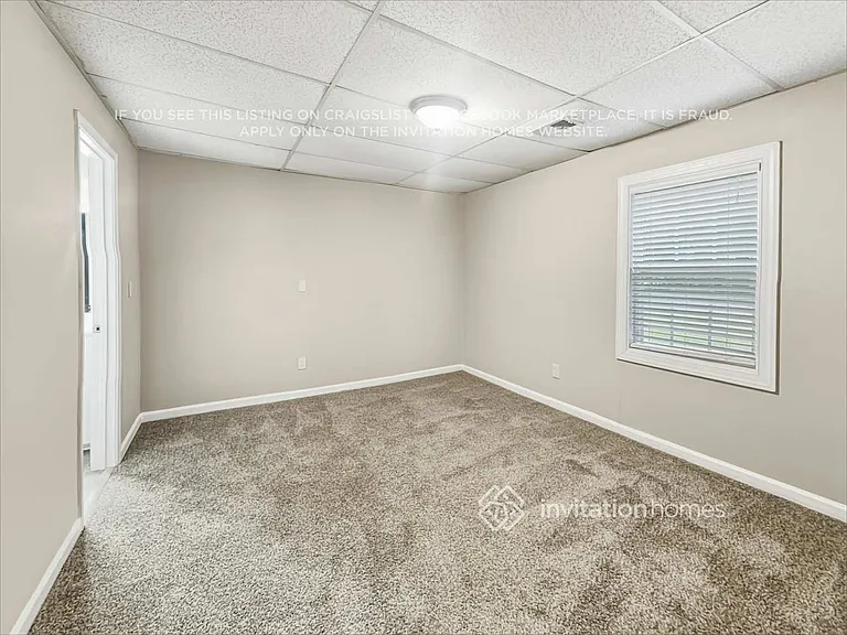 1040 Burning Bush Dr — Photo 16