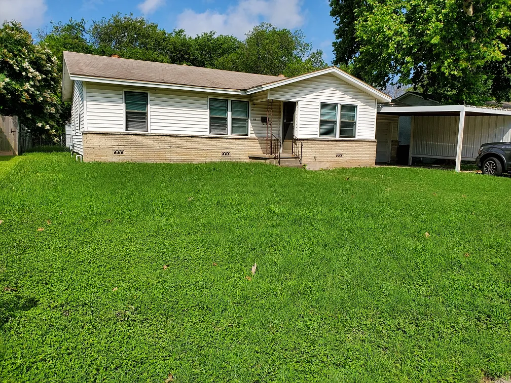 3 bed, 1053 sqft, $1,395 — Photo 1