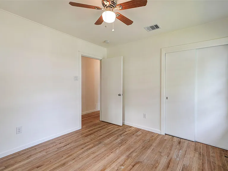 1319 Elm St — Photo 36
